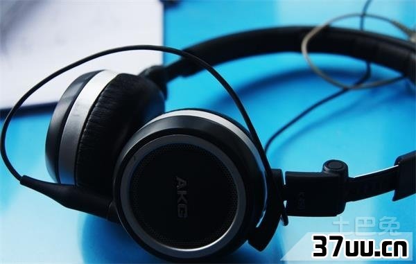 电脑插上耳机没声音